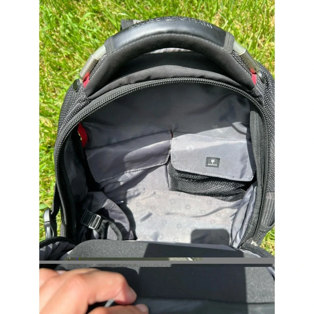 SwissGear Unisex-Adult 5358 USB ScanSmart Laptop Backpack, Black Dot Large